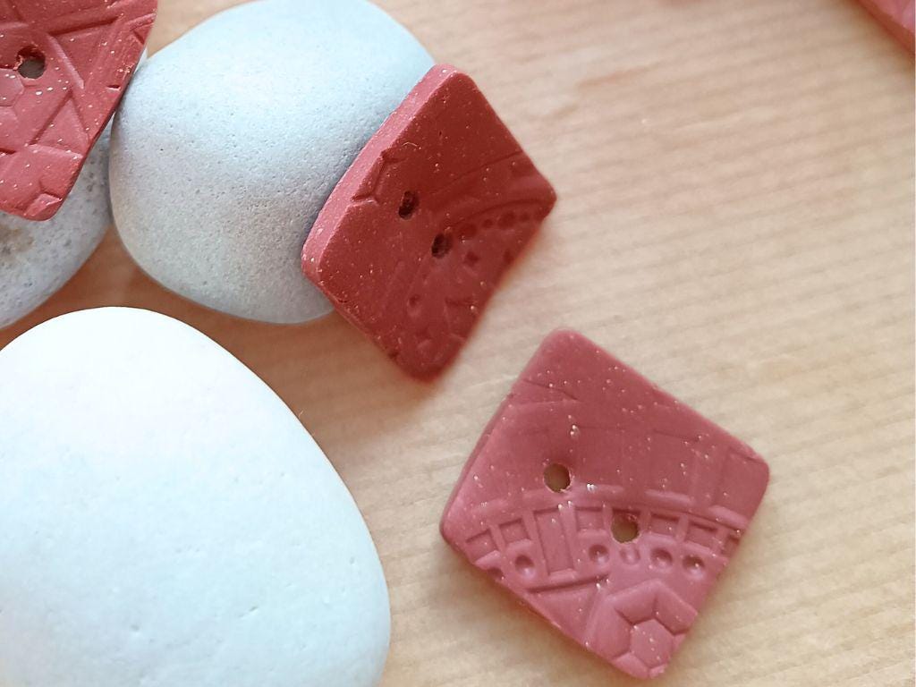 Unique handmade buttons - dusty brown polymer clay, geometric texture (set of 4) approx. 22 mm. Gold glitter.