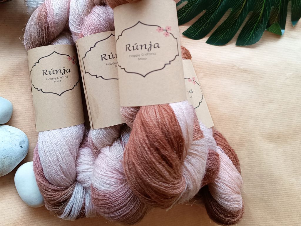 Wooden heart - 50g - Hand-dyed yarn for knitting and crocheting.