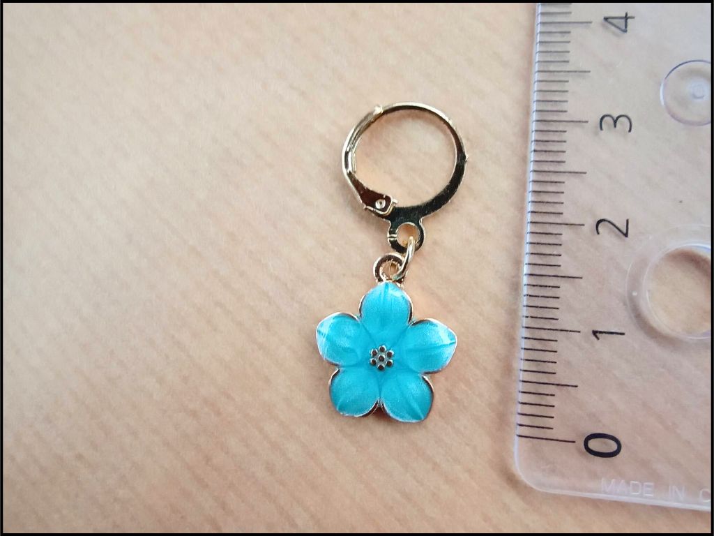 Stitch marker set with flowers, ladybug, pearl and drop pendant for knitting and crochet projects.