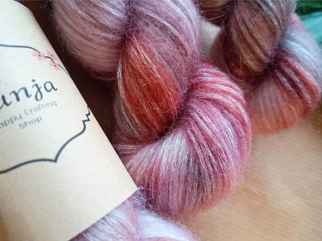 Kind of magic - 25g - Hand-dyed yarn for knitting and crocheting. Mohair blend.