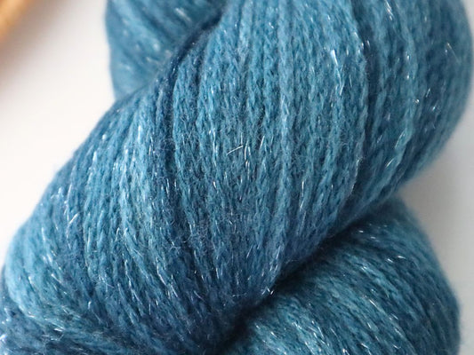 Vincent - Hand-Dyed Chainette Yarn with Glitter (100g)