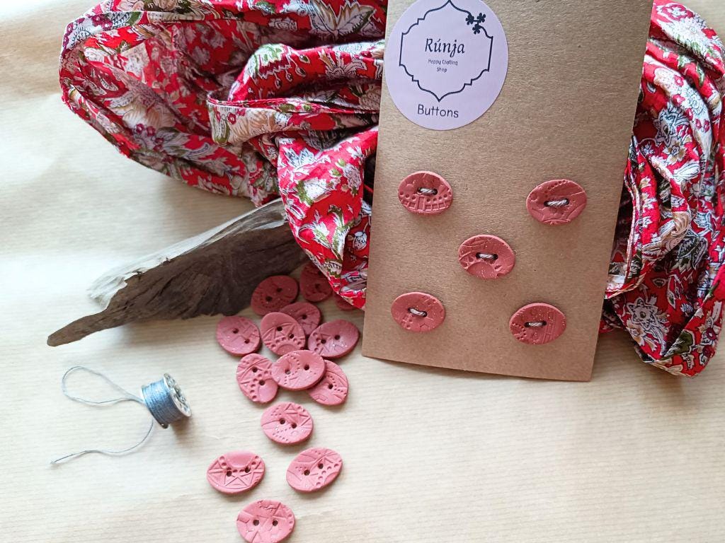Unique handmade buttons - dusty brown polymer clay, geometric texture (set of 5) approx. 22 mm. Gold glitter.