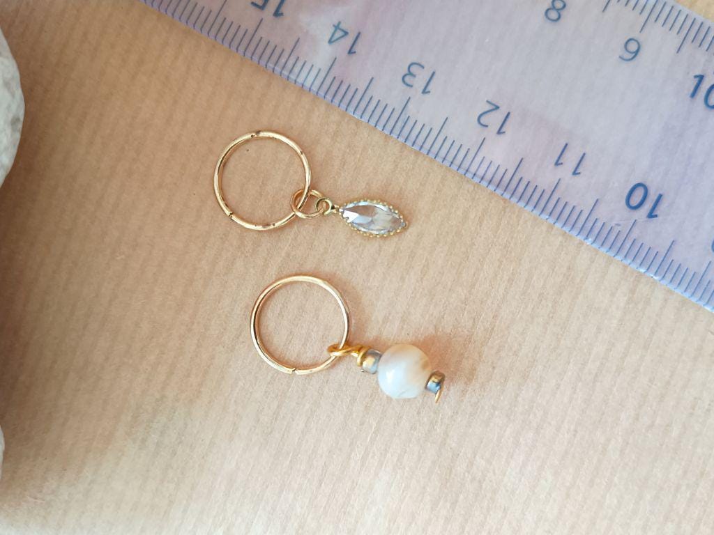Handmade knitting stitch markers | Elegant pearl and crystal pendants | Unique gold-colored knitting accessory | Knitting gift