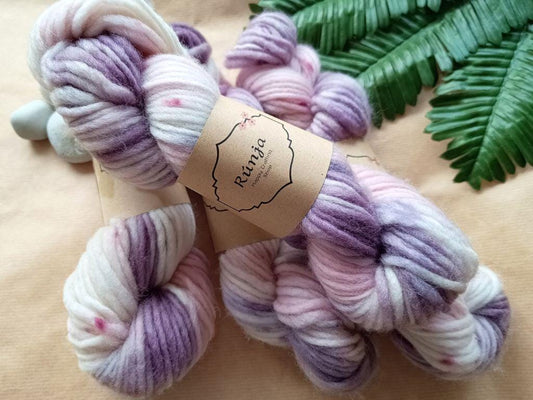 Pink phantom - 50g - Hand-dyed yarn for knitting and crocheting. - Soft to the touch.