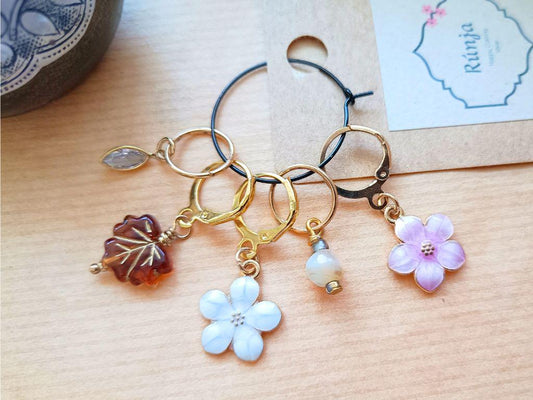 Handmade knitting stitch markers | Elegant pearl and crystal pendants | Unique gold-colored knitting accessory | Knitting gift