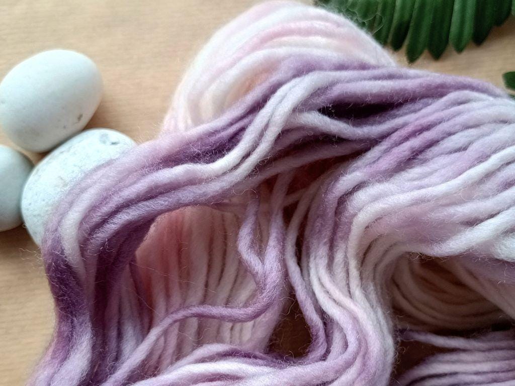 Pink phantom - 50g - Hand-dyed yarn for knitting and crocheting. - Soft to the touch.