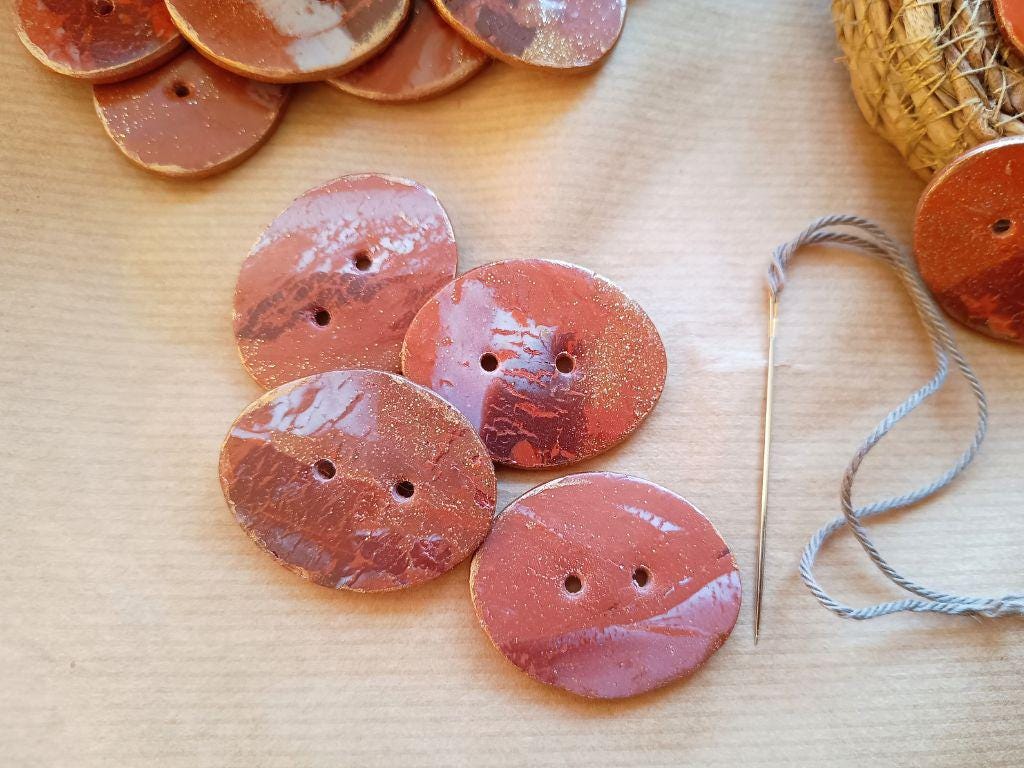 Unique handmade polymer clay buttons - earthy colors marble style - set of 4 - 36 mm - for sewing, knitting and crochet projects. Gold glitter.