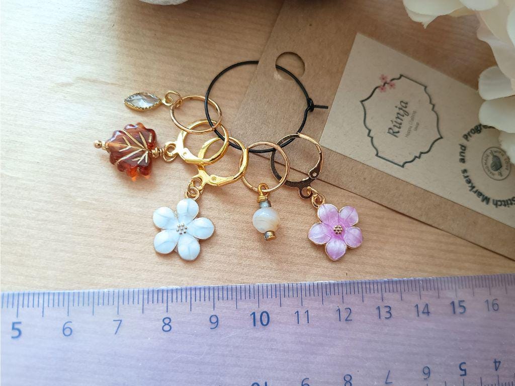 Handmade knitting stitch markers | Elegant pearl and crystal pendants | Unique gold-colored knitting accessory | Knitting gift