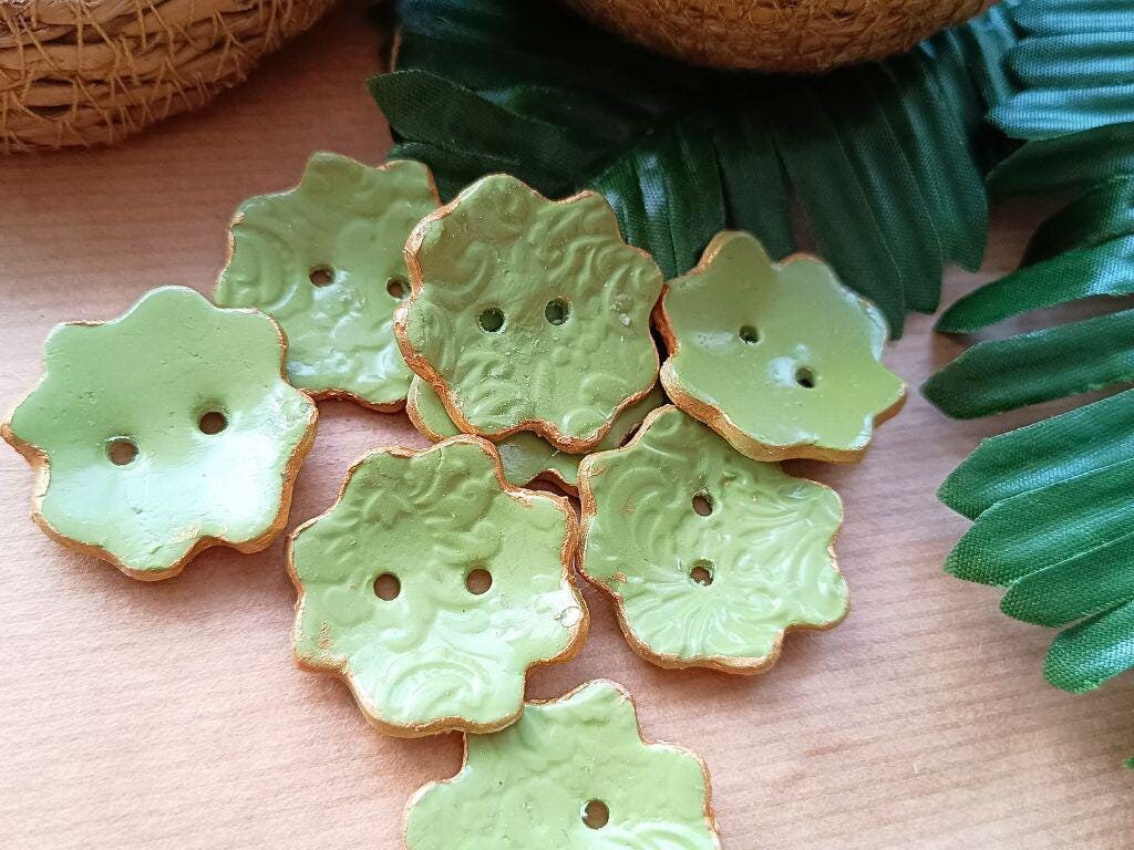 Handmade clay buttons for sewing, knitting or crocheting projects. Set of 4 buttons. Flower shape approx. 33 mm in diameter.