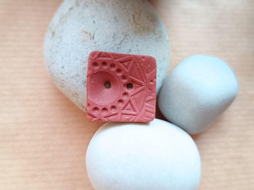 Unique handmade buttons - dusty brown polymer clay, geometric texture (set of 4) approx. 22 mm. Gold glitter.