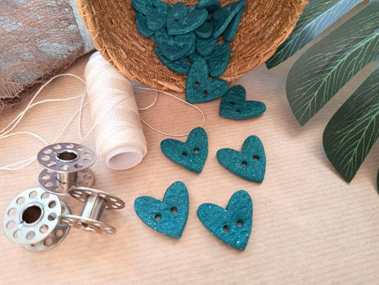 Handmade clay buttons for sewing, knitting or crocheting projects. Set of 4 buttons. Heart-shaped, approx. 20 mm in diameter.