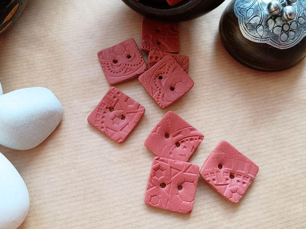 Unique handmade buttons - dusty brown polymer clay, geometric texture (set of 4) approx. 22 mm. Gold glitter.