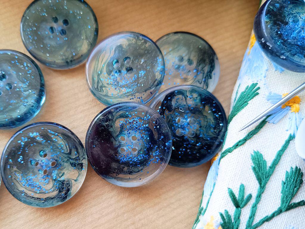 Handmade buttons for sewing, knitting or crocheting projects. Set of 4 buttons. Approx. 25 mm in diameter. Navy blue with glitter.