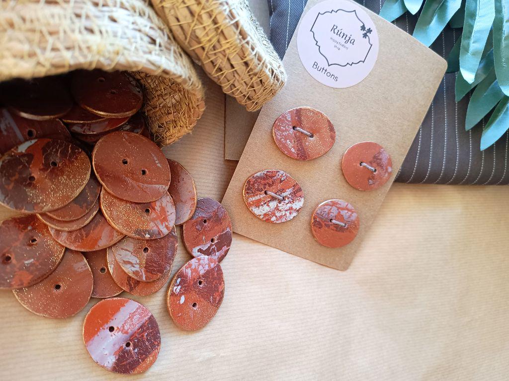 Unique handmade polymer clay buttons - earthy colors marble style - set of 4 - 36 mm - for sewing, knitting and crochet projects. Gold glitter.