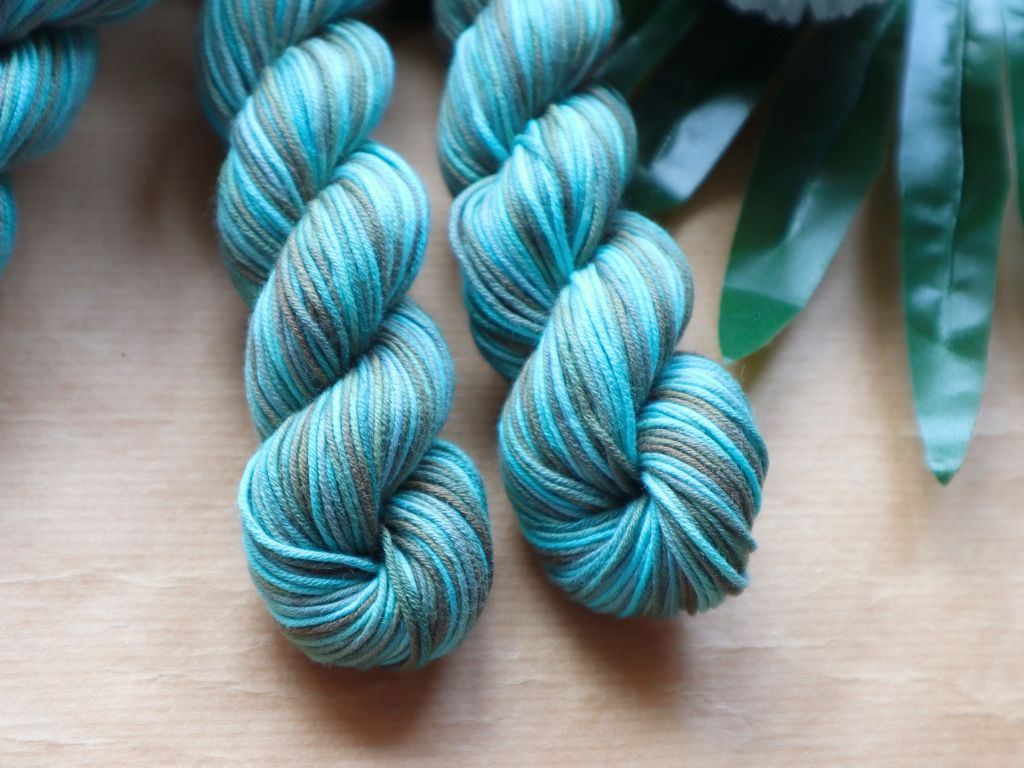 Green Hand-Dyed Cotton (Sport) – 20g – "SkyFall"