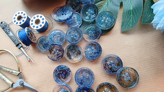 Handmade Resin Buttons with Blue Glitter and Alternating Blue/Green Shades – 20 mm - set of 5 buttons