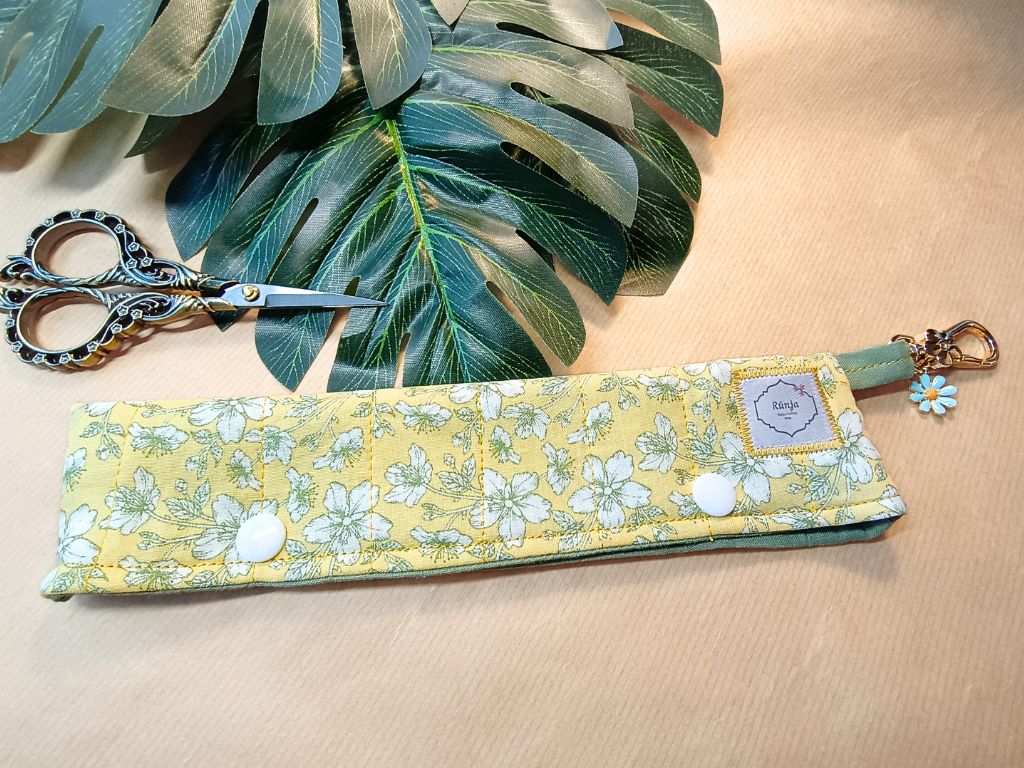 Handmade Knitting Friend "Flower Joy" | Needle Protector (DPN Cozy) approx. 21 cm