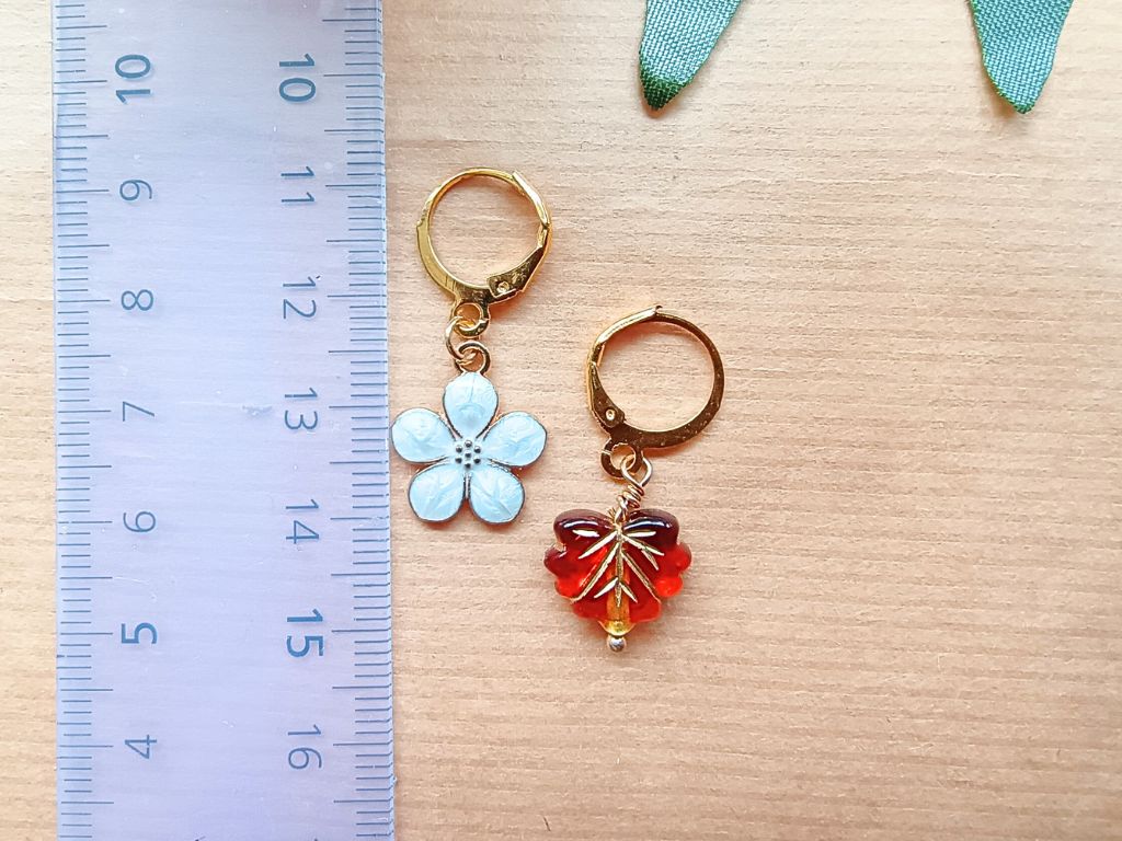 Handmade Stitch Markers "Leaf and Flower" | Luxury Knitting Accessories with Mother of Pearl