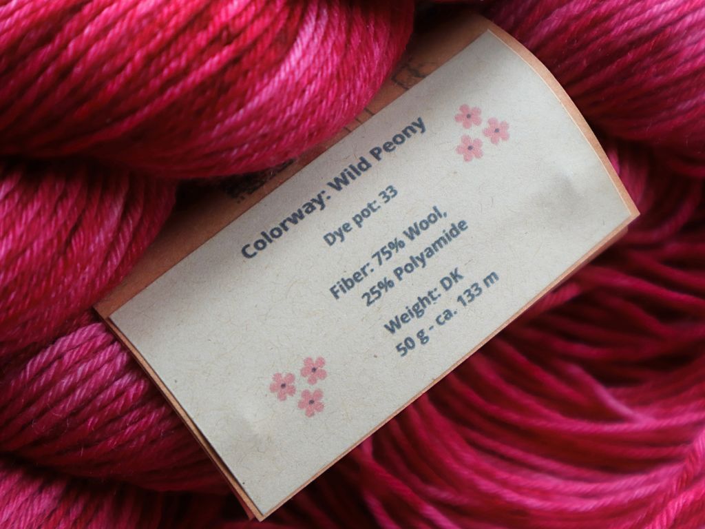Magenta & Fuchsia Håndfarvet DK Strømpegarn – 50g – "Wild Peony"