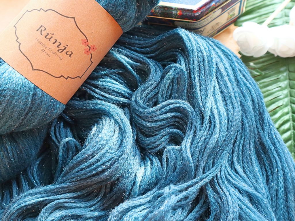 Vincent - Hand-Dyed Chainette Yarn with Glitter (100g)