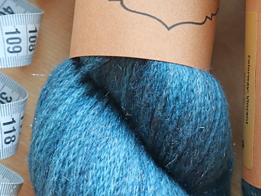 Vincent - Hand-Dyed Chainette Yarn with Glitter (100g)