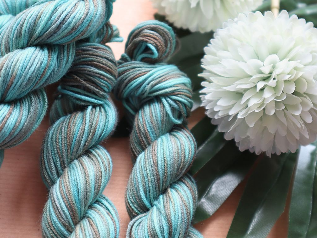 Green Hand-Dyed Cotton (Sport) – 20g – "SkyFall"
