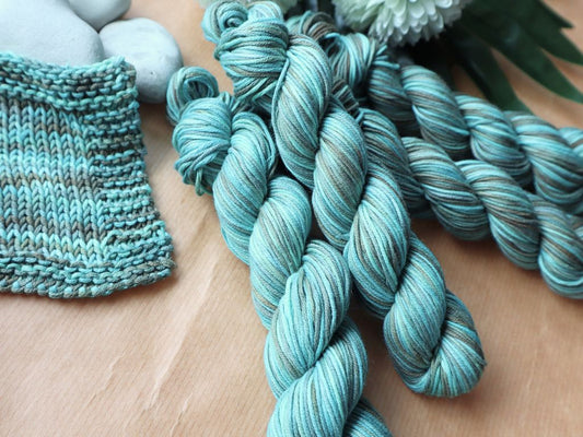 Green Hand-Dyed Cotton (Sport) – 20g – "SkyFall"