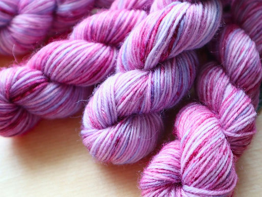 Pink/Purple Hand-dyed Merino/Polyamide (Fingering) – 20g – "Fae"