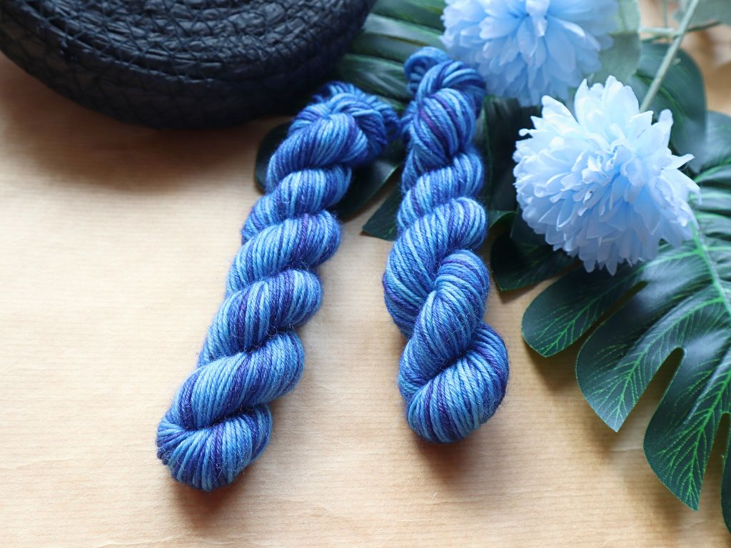Blue Hand-Dyed Wool/Polyamide (DK) – 20g – "Stay"