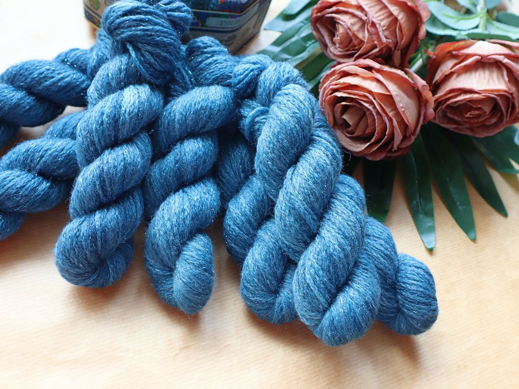 Hand-dyed Sparkle Sport Mini Skein (Chainette) – 20g – "Vincent"