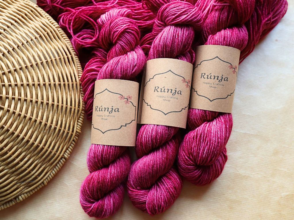 Magenta & Fuchsia Håndfarvet DK Strømpegarn – 50g – "Wild Peony"