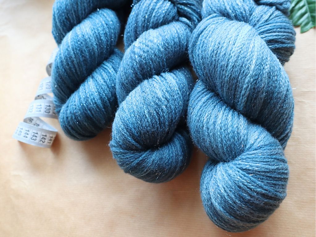 Vincent - Hand-Dyed Chainette Yarn with Glitter (100g)