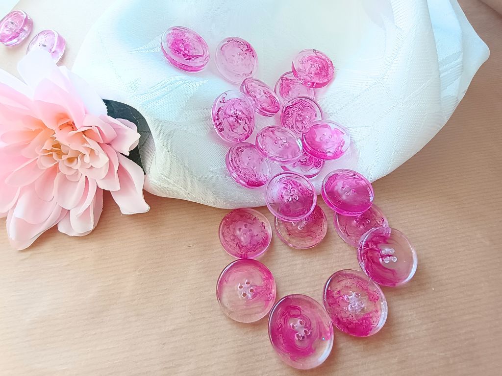Håndstøbte Knapper med Pink Hvirvler - Unika Luksus til Strik (25mm, 4stk)