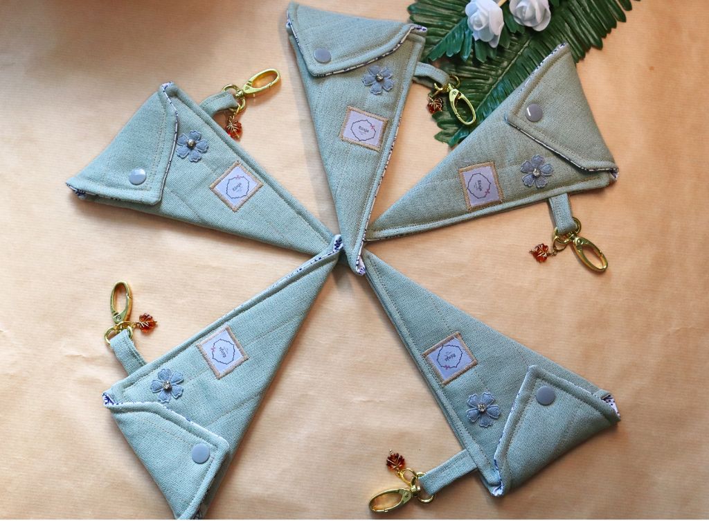 Hand-sewn Scissor Pocket in Dusty Green – Unique Sewing and Knitting Case from RúnjaCrafts