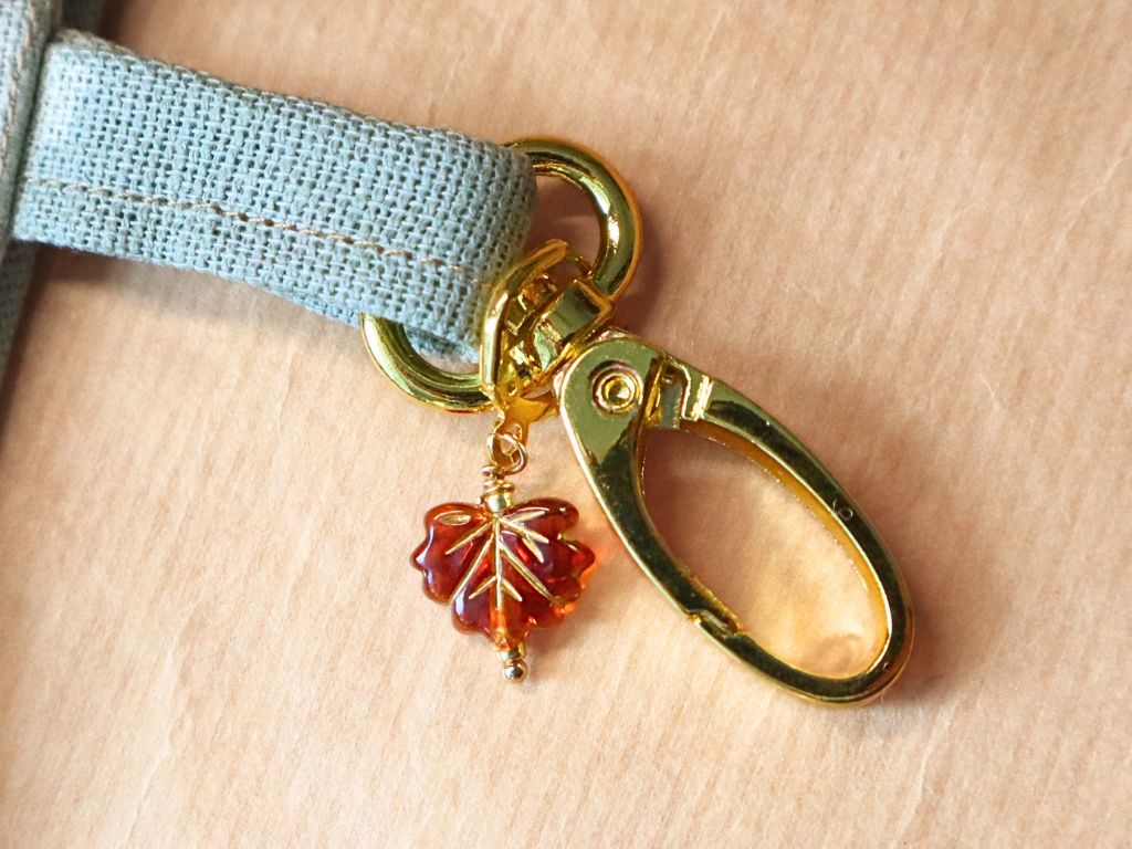 Hand-sewn Scissor Pocket in Dusty Green – Unique Sewing and Knitting Case from RúnjaCrafts