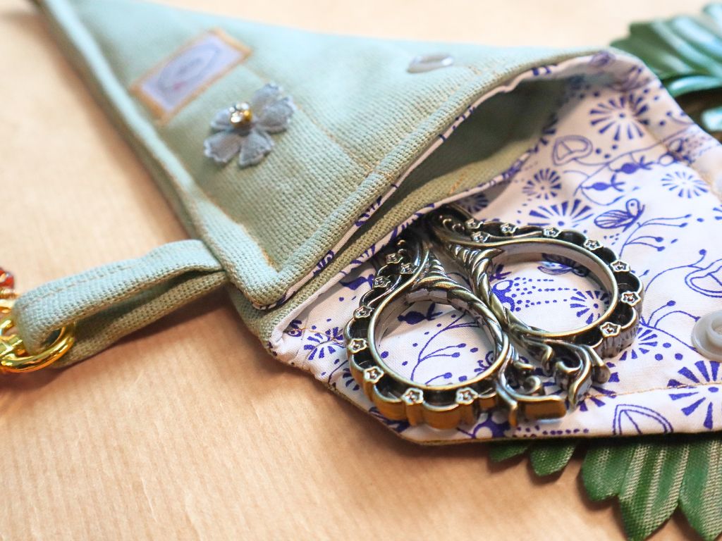 Hand-sewn Scissor Pocket in Dusty Green – Unique Sewing and Knitting Case from RúnjaCrafts