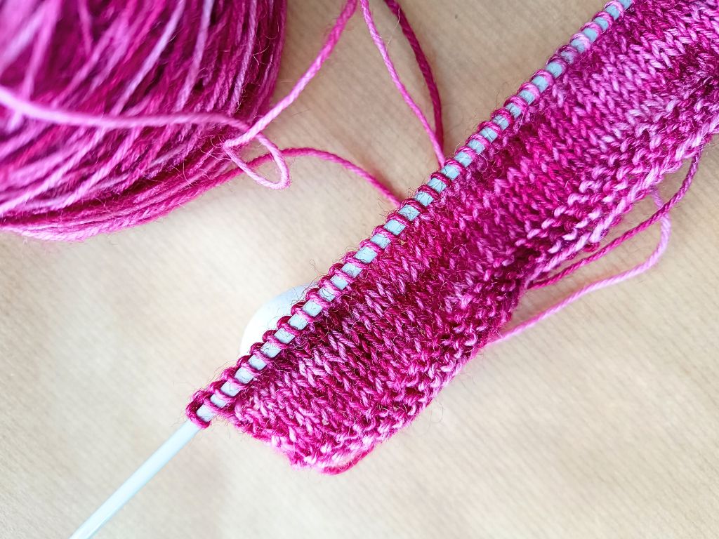 Star Ruby – Hand-dyed Merino Wool & Nylon Sock Yarn (50g) – Pink Melange