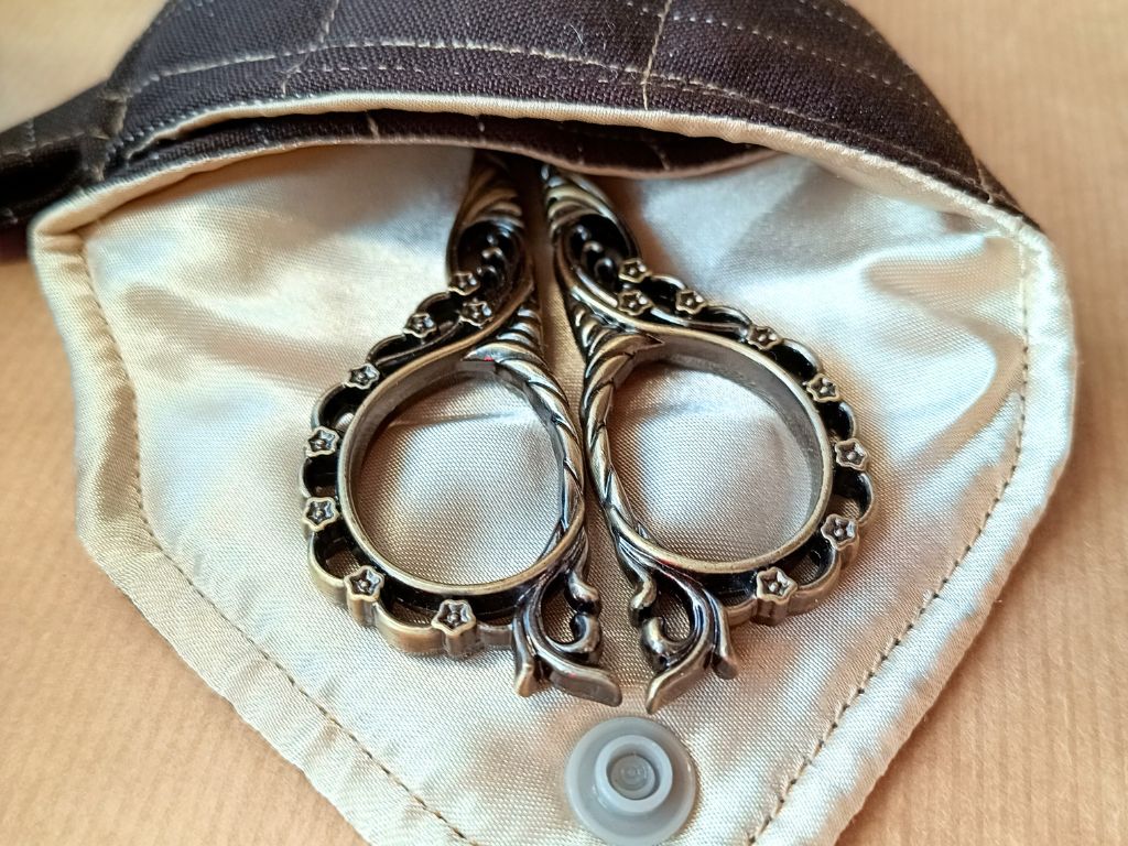 Handmade Scissor Cozy – Unique Protection for Your Knitting Bag | RúnjaCrafts