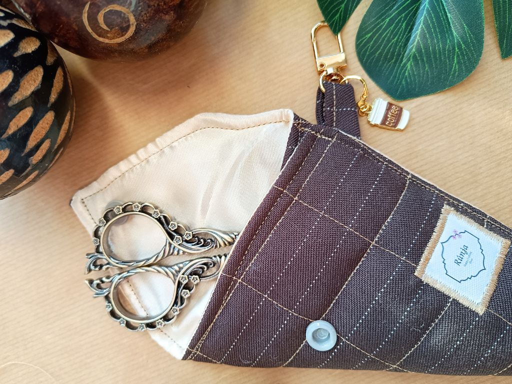 Handmade Scissor Cozy – Unique Protection for Your Knitting Bag | RúnjaCrafts