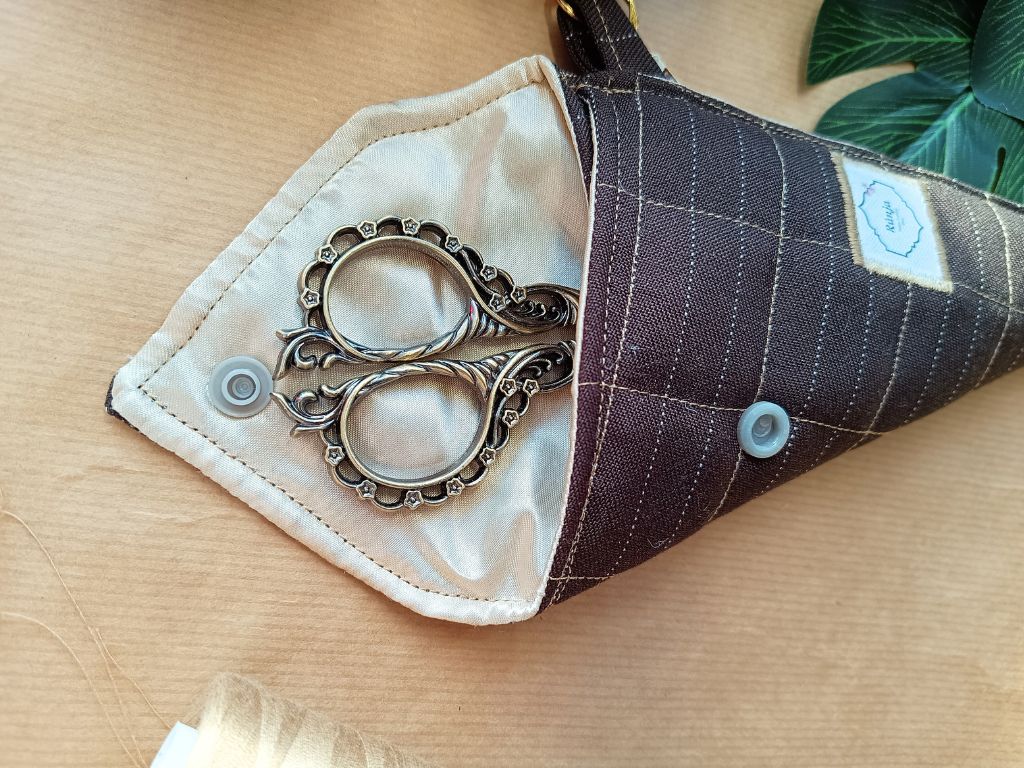 Handmade Scissor Cozy – Unique Protection for Your Knitting Bag | RúnjaCrafts