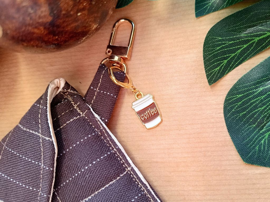 Handmade Scissor Cozy – Unique Protection for Your Knitting Bag | RúnjaCrafts