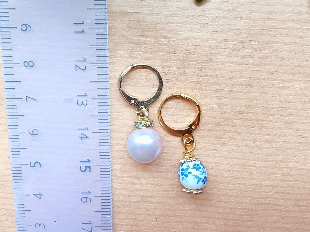 Handmade Stitch Markers "Leaf and Flower" | Luxury Knitting Accessories with Mother of Pearl