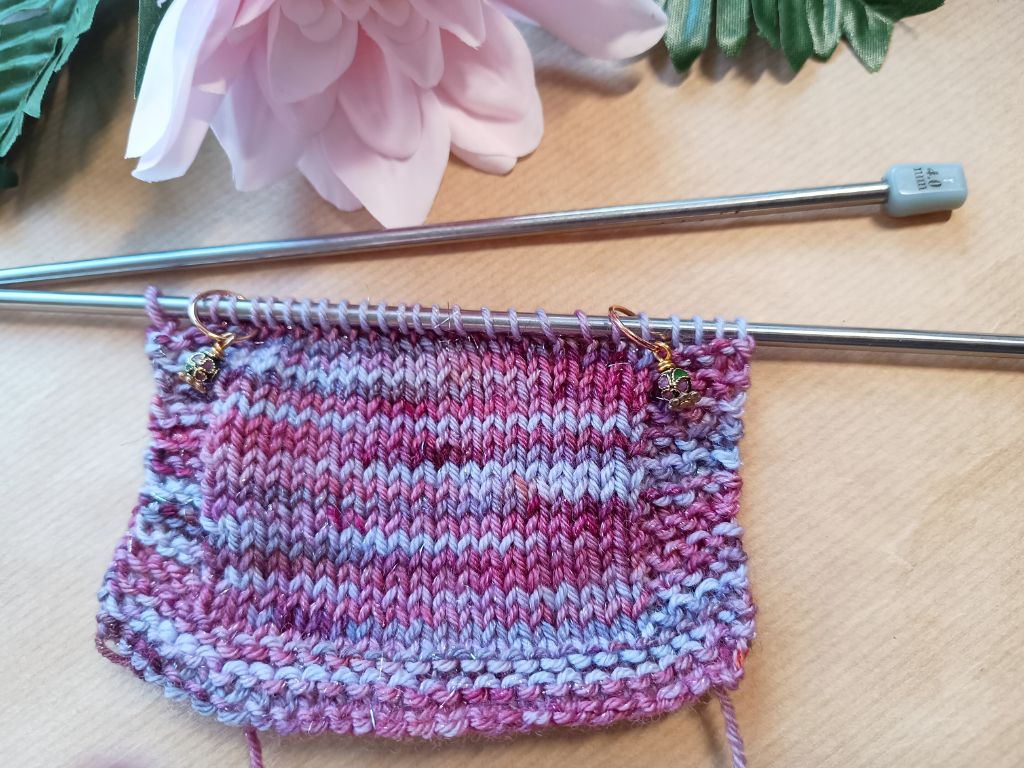 RúnjaCrafts Hand Dyed Yarn 'Your Love Is King' – Merino Wool with Glitter – Pink, Purple, Gray Blue – 100g / 400m