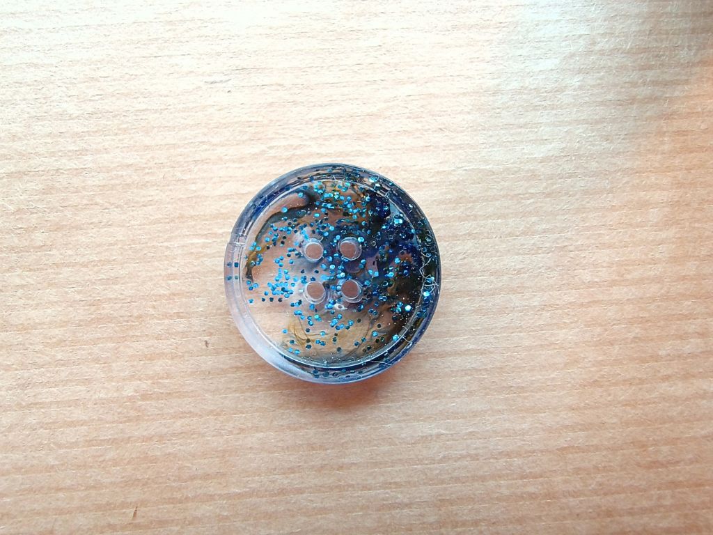 Handmade Resin Buttons with Blue Glitter and Alternating Blue/Green Shades – 20 mm - set of 5 buttons