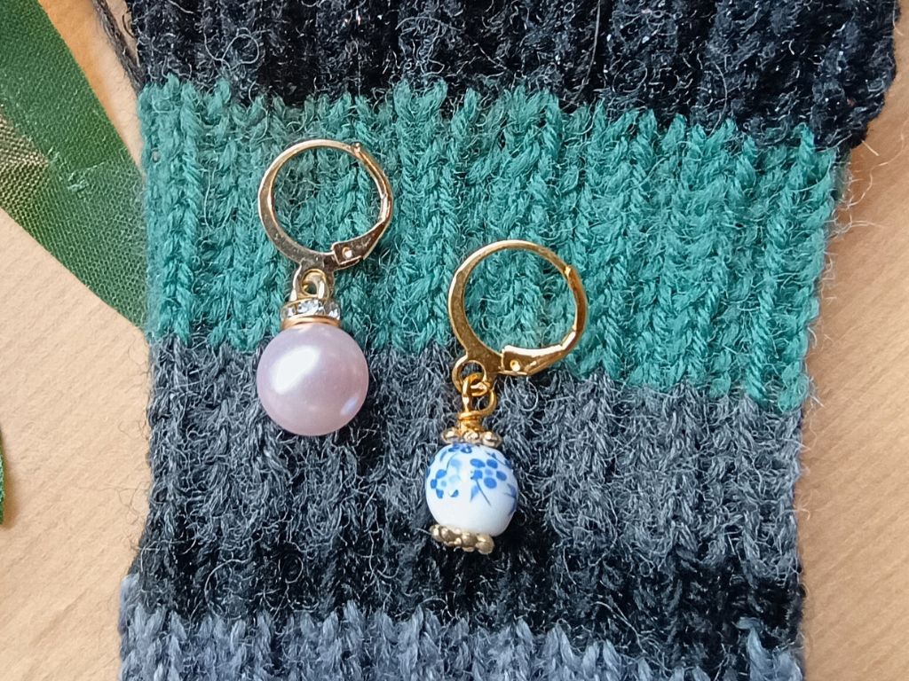 Handmade Stitch Markers "Leaf and Flower" | Luxury Knitting Accessories with Mother of Pearl