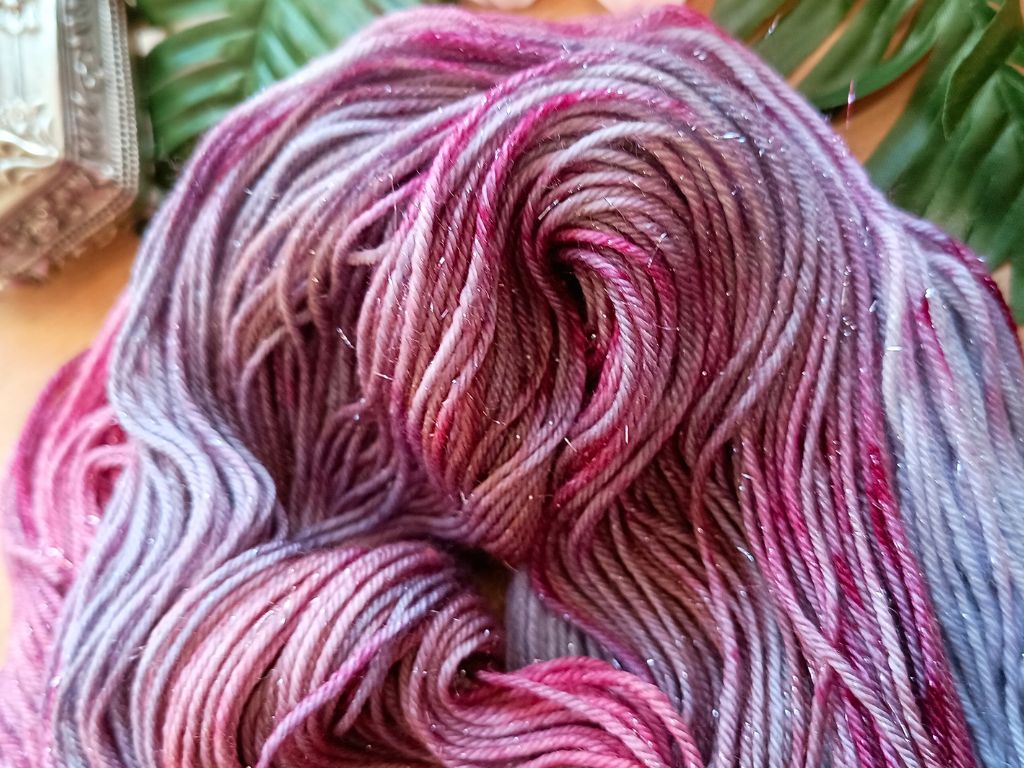 RúnjaCrafts Hand Dyed Yarn 'Your Love Is King' – Merino Wool with Glitter – Pink, Purple, Gray Blue – 100g / 400m