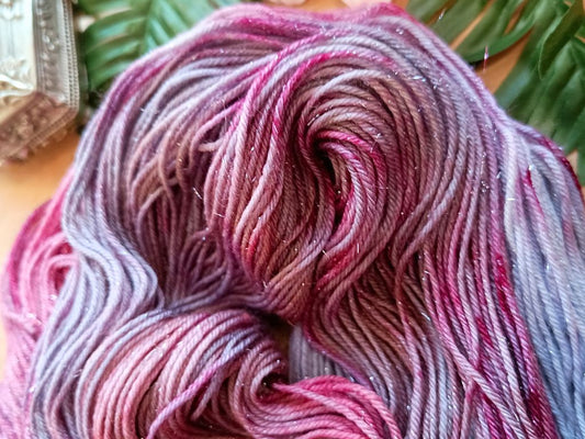RúnjaCrafts Hand Dyed Yarn 'Your Love Is King' – Merino Wool with Glitter – Pink, Purple, Gray Blue – 100g / 400m