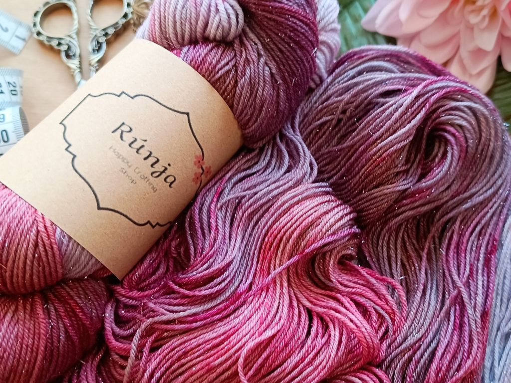 RúnjaCrafts Hand Dyed Yarn 'Your Love Is King' – Merino Wool with Glitter – Pink, Purple, Gray Blue – 100g / 400m