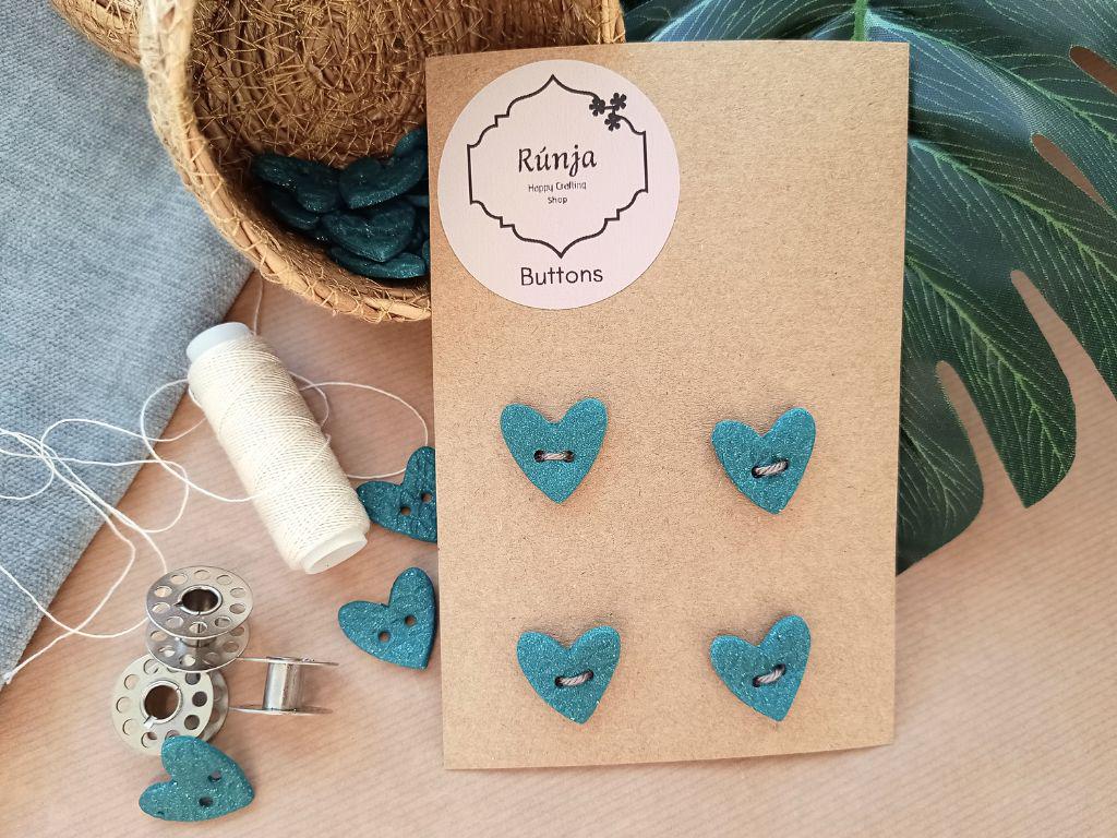 Handmade clay buttons for sewing, knitting or crocheting projects. Set of 4 buttons. Heart-shaped, approx. 20 mm in diameter.