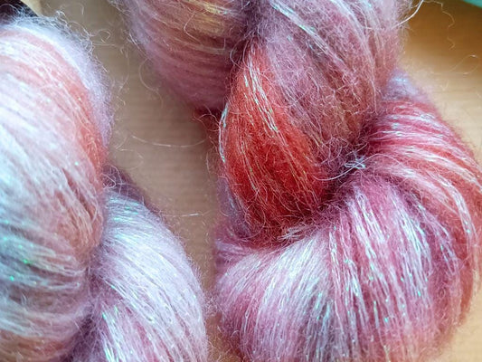 Kind of magic - 25g - Hand-dyed yarn for knitting and crocheting. Mohair blend. 